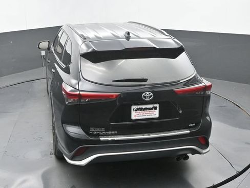 Used 2023 Toyota Highlander XSE FWD image 15