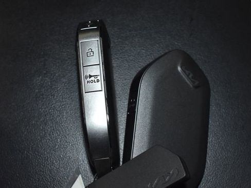 Used 2024 Kia Sorento S image 23