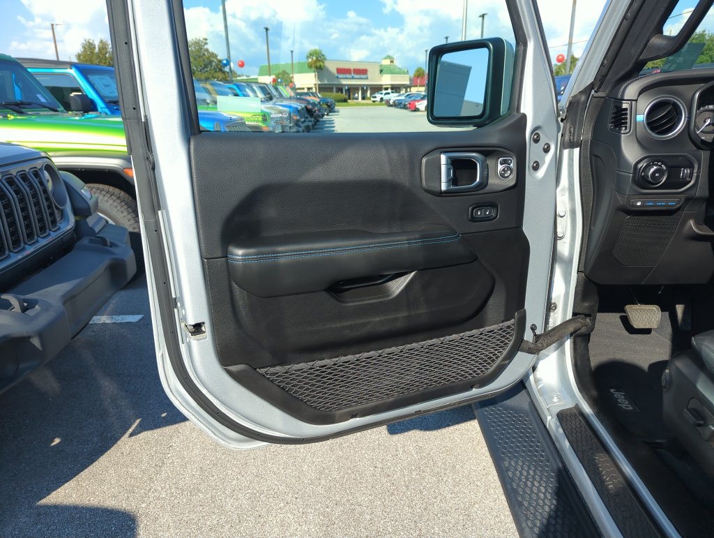 Used 2024 Jeep Wrangler High Altitude AWD/4WD image 15
