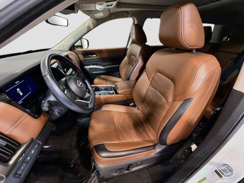 Used 2024 Nissan Pathfinder Platinum w/ Cargo Package AWD/4WD image 23