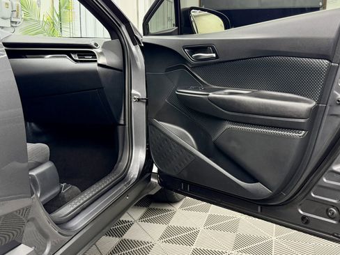 Used 2018 Toyota C-HR XLE image 7