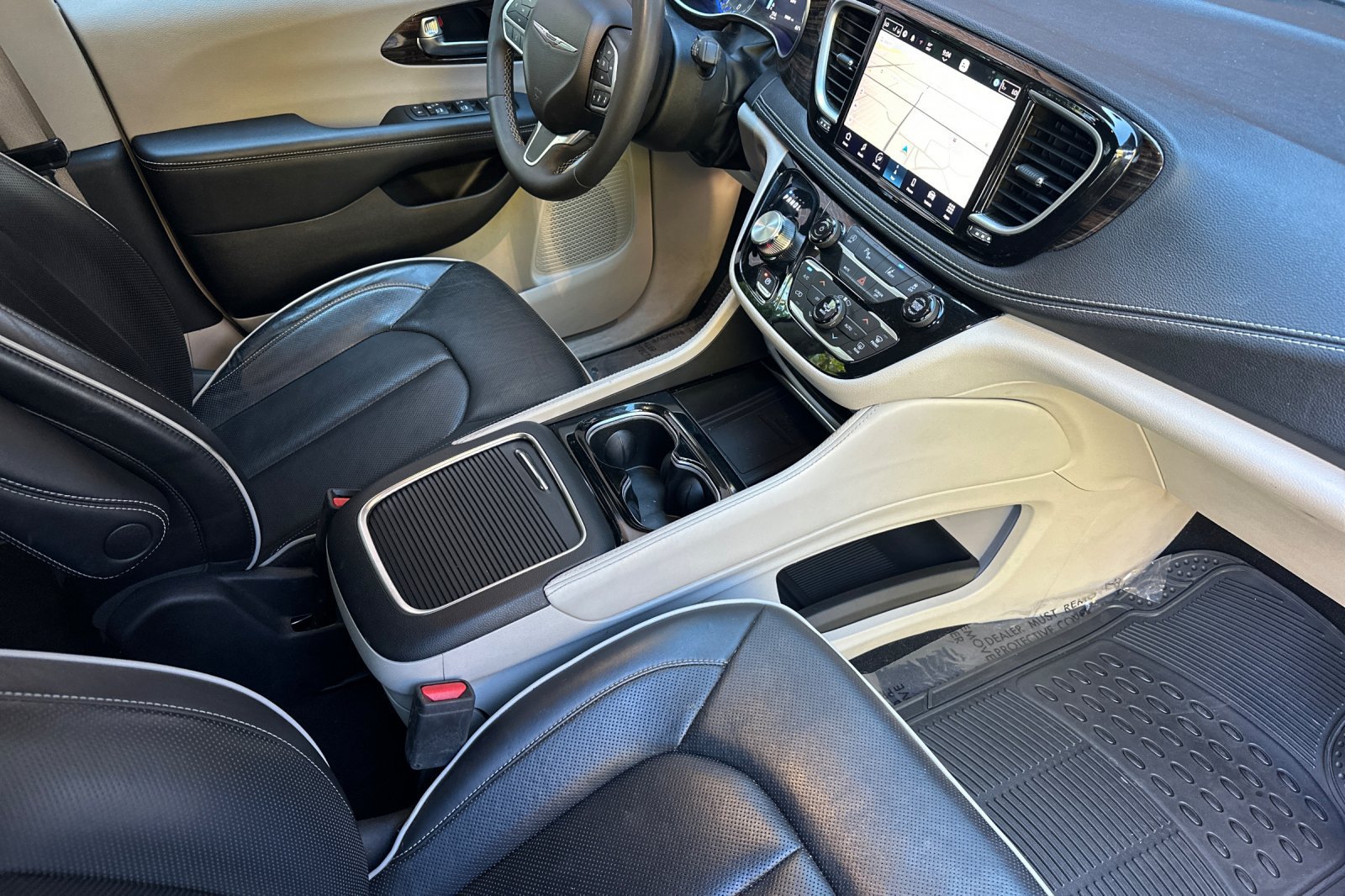 Used 2023 Chrysler Pacifica Limited FWD image 21