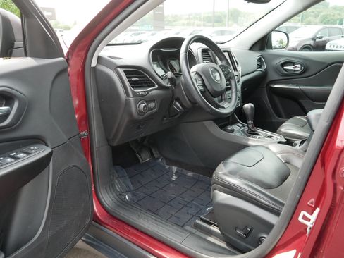 Used 2019 Jeep Cherokee Trailhawk w/ Cold Weather Group AWD/4WD image 11