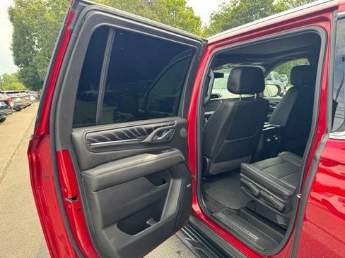 Used 2024 GMC Yukon XL Denali AWD/4WD image 12