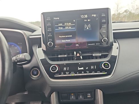 Used 2022 Toyota Corolla Cross XLE image 21