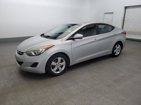 Used 2013 Hyundai Elantra GLS FWD image 2