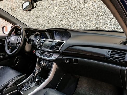 Used 2015 Honda Accord Touring image 16