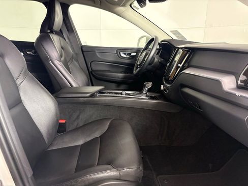 Used 2020 Volvo XC60 T5 Momentum FWD image 13