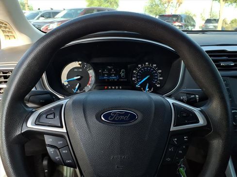 Used 2016 Ford Fusion SE image 18