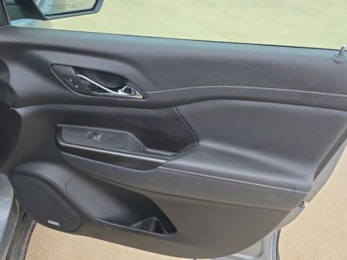 Used 2023 GMC Acadia SLT w/ Elevation Edition image 16