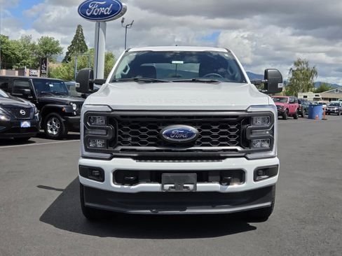 Used 2023 Ford F250 XLT w/ XLT Premium Package AWD/4WD image 2