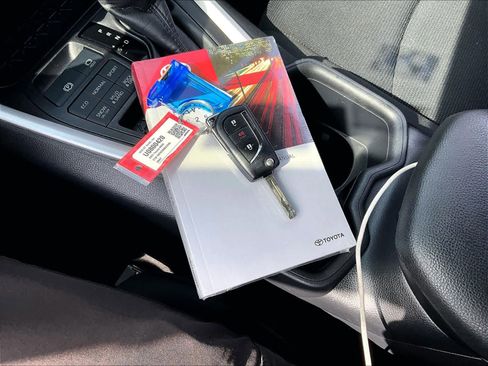 Used 2025 Toyota RAV4 LE image 31