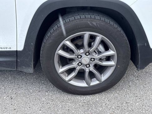 Used 2024 GMC Terrain SLT AWD/4WD image 10
