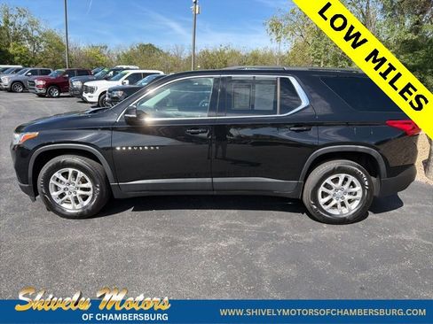 Used 2020 Chevrolet Traverse LT image 2