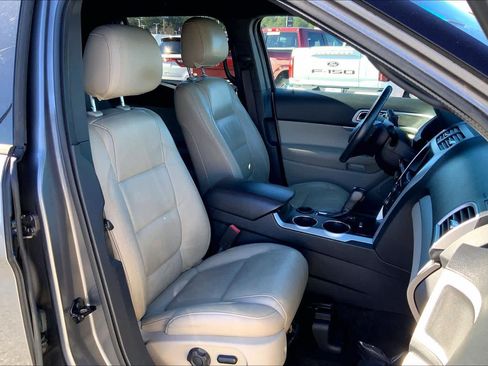 Used 2014 Ford Explorer XLT w/ Equipment Group 202A image 8