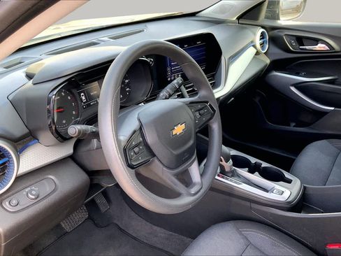 Used 2025 Chevrolet Trax LS FWD image 18