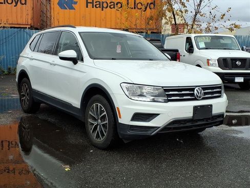 Used 2021 Volkswagen Tiguan SE image 1