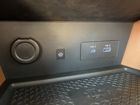 Used 2022 Nissan Pathfinder Platinum w/ Cargo Package image 27