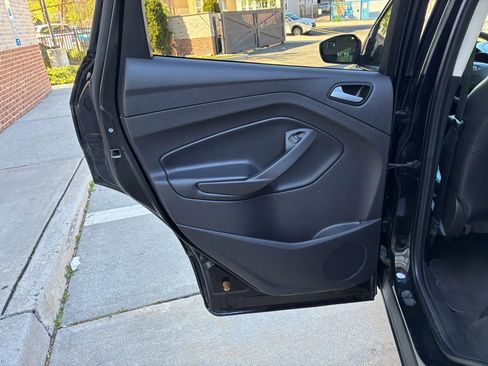 Used 2018 Ford Escape SE w/ SE Sport Appearance Package AWD/4WD image 12