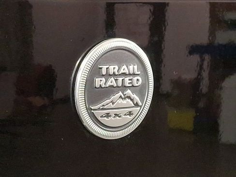 Used 2018 Jeep Wrangler Sahara w/ Connectivity Group image 30