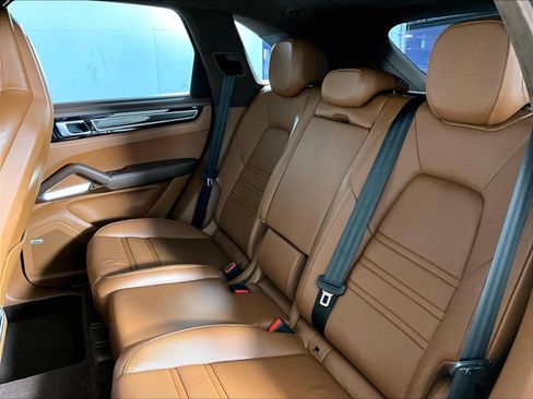 Certified 2019 Porsche Cayenne Turbo AWD/4WD image 20