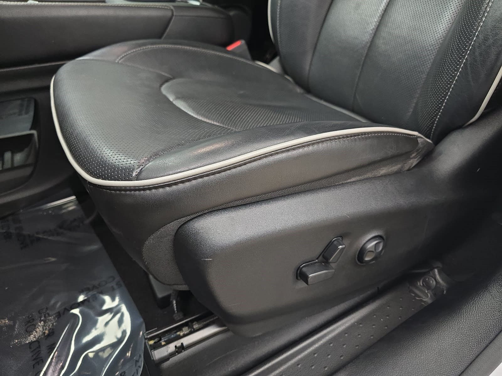 Used 2021 Chrysler Pacifica Limited w/ Uconnect Theater Family Group FWD image 25