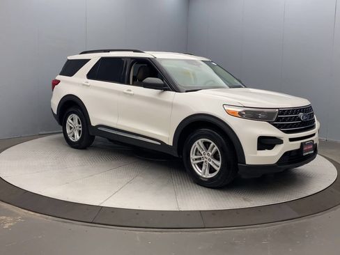 Used 2020 Ford Explorer XLT w/ Comfort Package AWD/4WD image 7