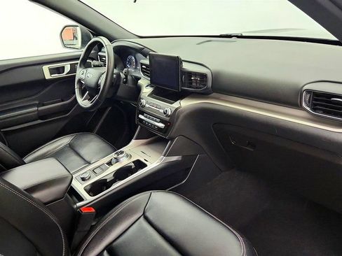 Used 2020 Ford Explorer XLT w/ Equipment Group 202A AWD/4WD image 25