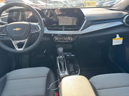 New 2026 Chevrolet Trax LT w/ Sunroof Package FWD image 19