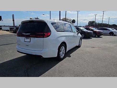 New 2026 Chrysler Pacifica Select image 31