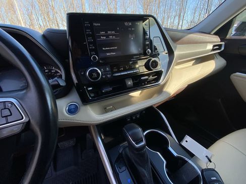 Used 2021 Toyota Highlander XLE image 25