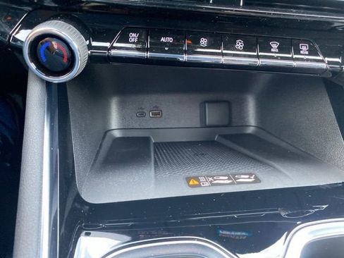 New 2026 Chevrolet Traverse RS w/ LPO, Floor Liner Package FWD image 25