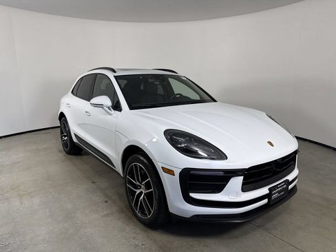 Certified 2024 Porsche Macan AWD/4WD image 9