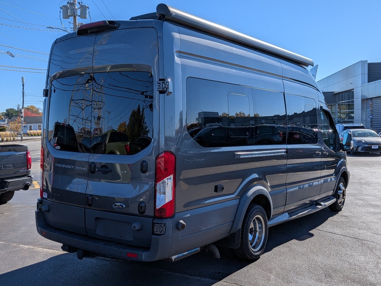 Used 2018 Ford Transit 350 XLT RWD image 4