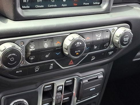 Used 2021 Jeep Wrangler Unlimited Sahara AWD/4WD image 15