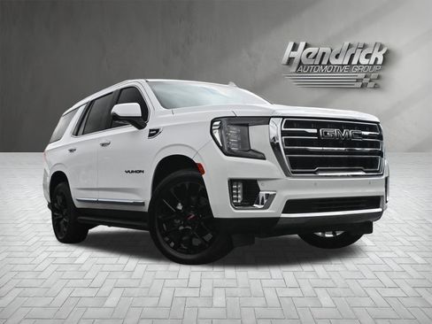 Used 2022 GMC Yukon SLT w/ SLT Premium Package image 2