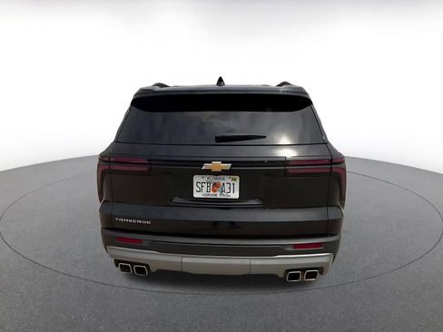 Used 2025 Chevrolet Traverse LT FWD image 12