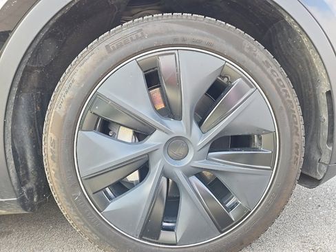 Used 2025 Tesla Model Y Long Range image 4