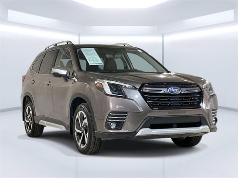 Used 2023 Subaru Forester Touring image 3