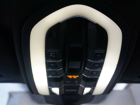 Used 2017 Porsche Cayenne Platinum Edition image 34