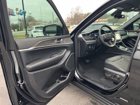 New 2026 Jeep Grand Cherokee Limited w/ Limited Altitude Package AWD/4WD image 4