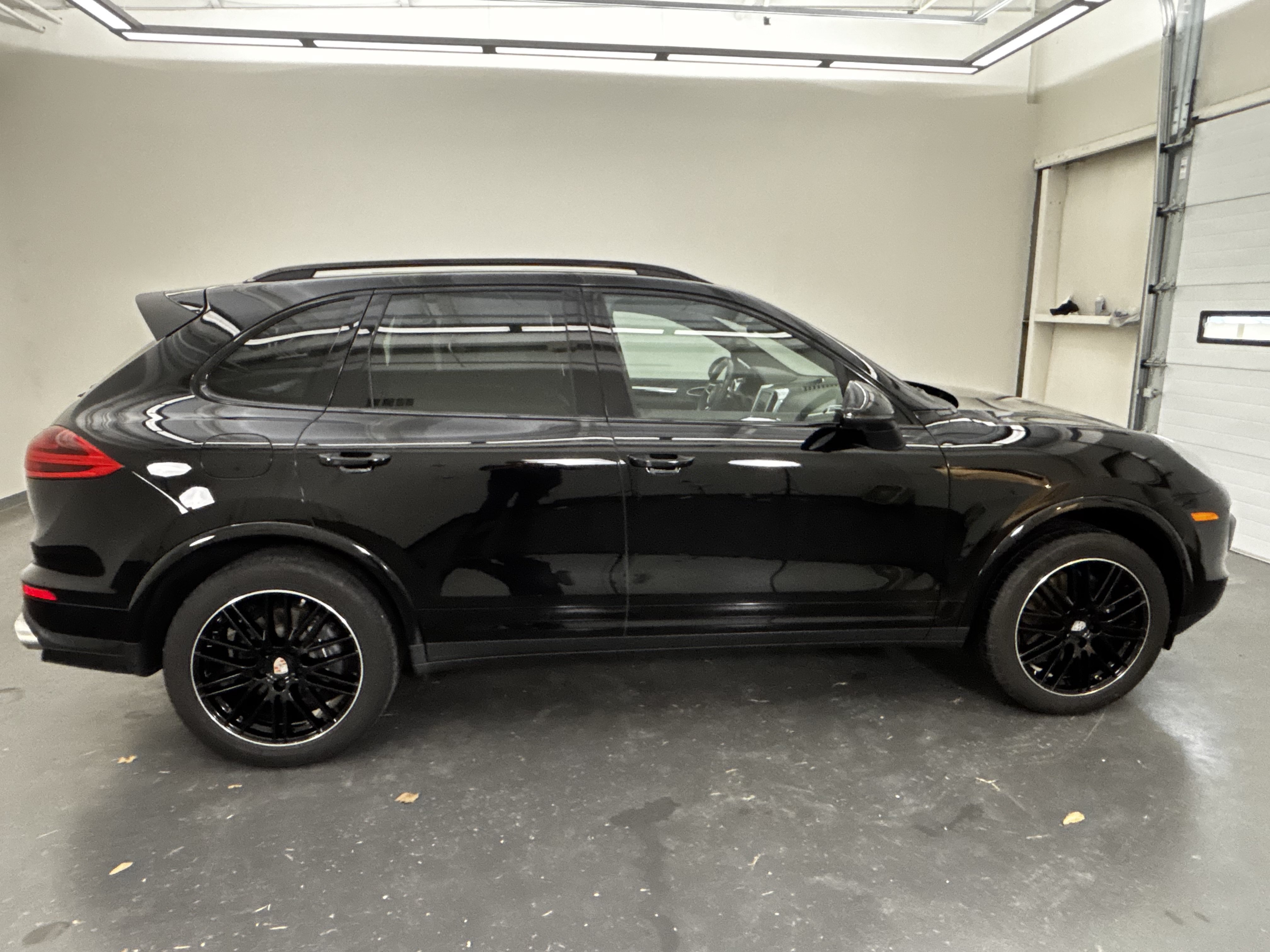 Used 2018 Porsche Cayenne Platinum Edition AWD/4WD image 9