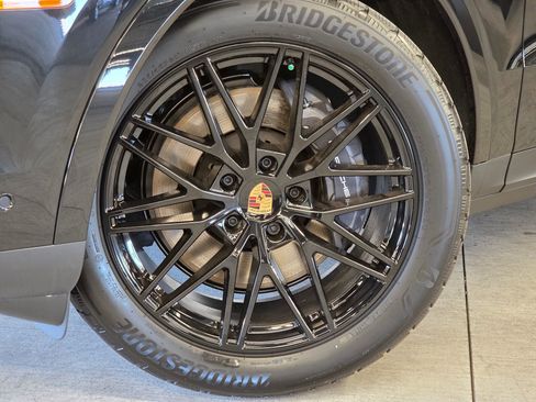 New 2026 Porsche Cayenne Base image 22