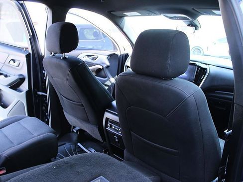Used 2022 Chevrolet Traverse LT FWD image 20