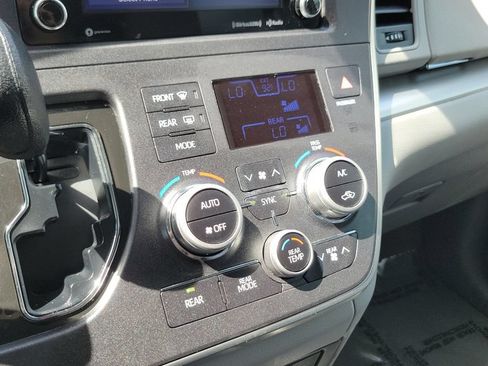 Used 2020 Toyota Sienna LE FWD image 18