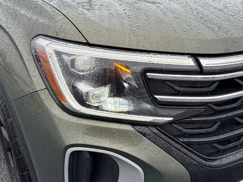 Used 2025 Volkswagen Atlas Peak Edition SE image 12