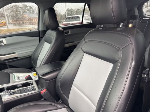Certified 2022 Ford Explorer XLT w/ Equipment Group 202A image 16