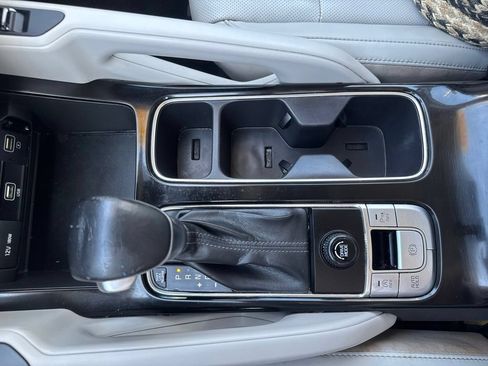 Used 2020 Kia Telluride S w/ S 8 Passenger Seating Package FWD image 37