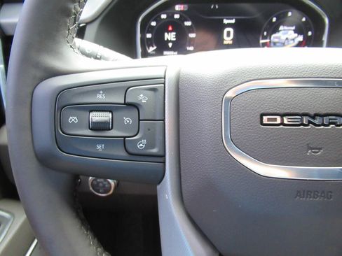 Used 2025 GMC Sierra 2500 Denali w/ Denali Reserve Package AWD/4WD image 25