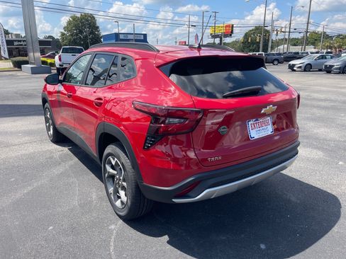 New 2026 Chevrolet Trax LT w/ Sunroof Package FWD image 12